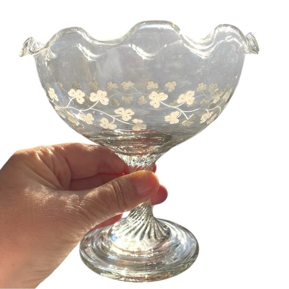 Eamon footed dish, etched with shamrocks, crystal, Ireland, excellent condition - Picture 1 of 6